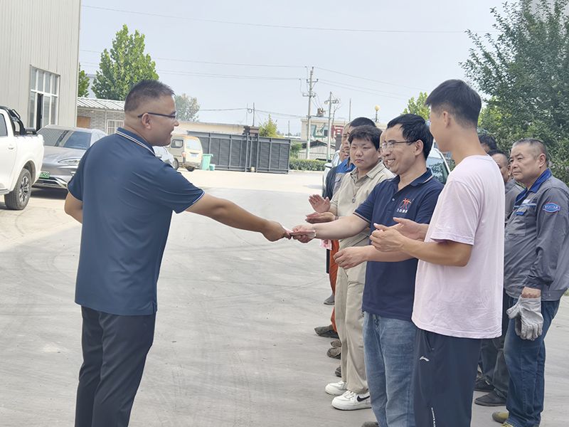 我們比不了河南礦山，但是，我們可以努力學(xué)習(xí)人家，把涼氣送到一線去